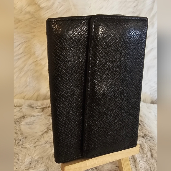 Louis Vuitton Accessories - Louis Vuitton Black Epi Leather Key Holder Accessory